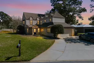 21 Neptune Dr, Mary Esther, FL 32569 - Photo 1