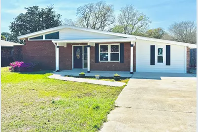 154 Brewer Circle, Mary Esther, FL 32569 - Photo 1