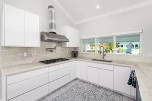 334 E Seaview Dr, Duck Key, FL 33050 - Photo 29