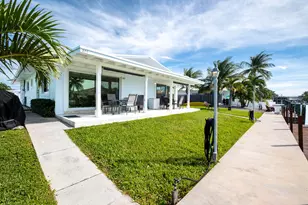 271 9th St, Key Colony Beach, FL 33051 - Photo 3