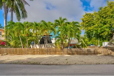 420 W Indies Drive, Ramrod Key, FL 33042 - Photo 37
