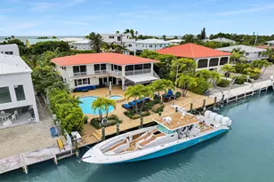272 W Seaview Dr, Duck Key, FL 33050 - Photo 1