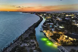 210 W Seaview Cir, Duck Key, FL 33050 - Photo 7