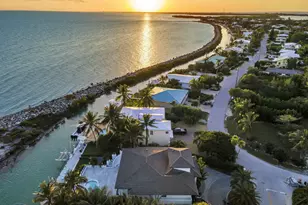 210 W Seaview Cir, Duck Key, FL 33050 - Photo 57