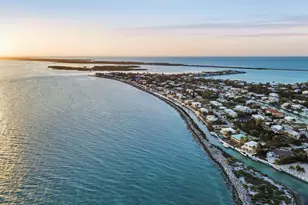 210 W Seaview Cir, Duck Key, FL 33050 - Photo 59