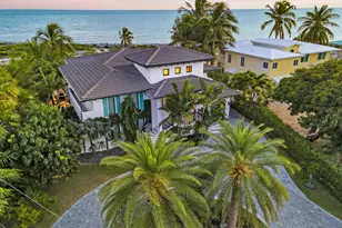 210 W Seaview Cir, Duck Key, FL 33050 - Photo 59