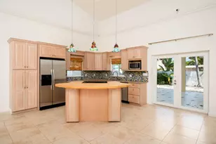 118 1st St, Key Largo, FL 33037 - Photo 3