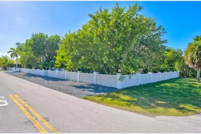 17183 Coral Drive, Sugarloaf Key, FL 33042 - Photo 9
