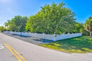 17183 Coral Dr, Sugarloaf Key, FL 33042 - Photo 9