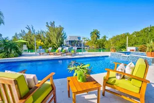 17183 Coral Dr, Sugarloaf Key, FL 33042 - Photo 3