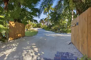 17249 E Bonefish Ln, Sugarloaf Key, FL 33042 - Photo 3