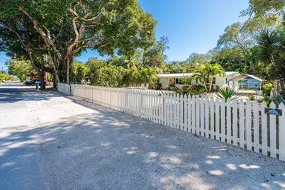 9 Transylvania Avenue, Key Largo, FL 33037 - Photo 11