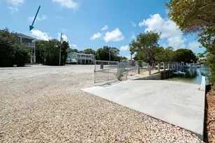 204 Coral Ave, Plantation Key, FL 33070 - Photo 3