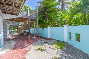 667 E Caribbean Dr, Summerland Key, FL 33042 - Photo 41