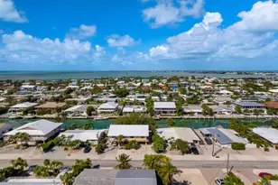 391 10th St, Key Colony, FL 33051 - Photo 3