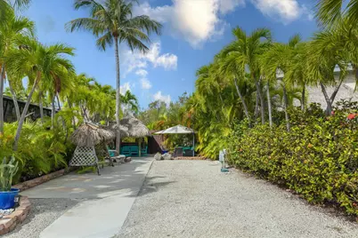 2950 Overseas Highway # 33, Lower Sugarloaf Key, FL 33040 - Photo 3