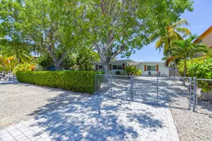 1136 W Shore Dr, Big Pine Key, FL 33043 - Photo 5