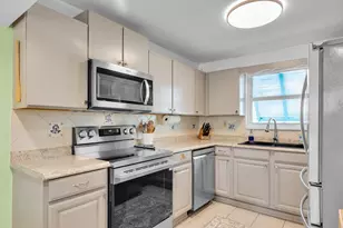 190 10th St, Key Colony, FL 33051 - Photo 9