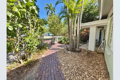 111 N Bay Harbor Drive, Key Largo, FL 33037 - Photo 7