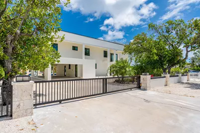 294 Saint Thomas Avenue, Key Largo, FL 33037 - Photo 1