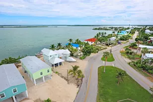 21 E Circle Dr, Saddlebunch, FL 33040 - Photo 3