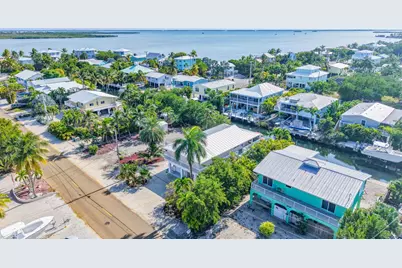 27426 Martinique Lane, Ramrod Key, FL 33042 - Photo 37