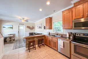 37 Palm Dr, Lower Sugarloaf Key, FL 33040 - Photo 3