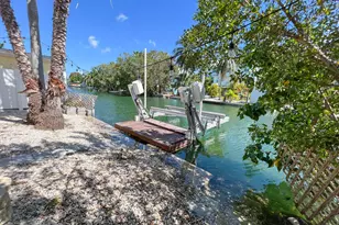 37 Palm Dr, Lower Sugarloaf Key, FL 33040 - Photo 9
