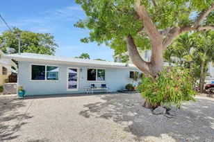 19 SE Marlin Ave, Key Largo, FL 33037 - Photo 1