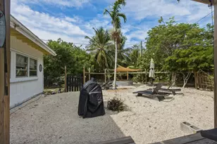 2231 Middle Torch Rd, Middle Torch Key, FL 33042 - Photo 15