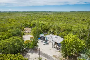 2231 Middle Torch Rd, Middle Torch Key, FL 33042 - Photo 37