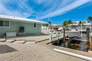 800 11th St, Key Colony, FL 33051 - Photo 9