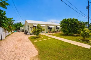27 N Lake Dr, Summerland Key, FL 33042 - Photo 3