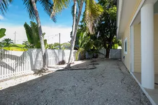 118 1st St, Key Largo, FL 33037 - Photo 17