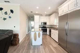 17 E Circle Dr, Saddlebunch, FL 33040 - Photo 5