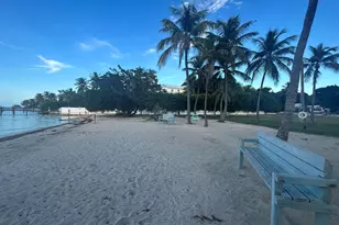 140 S Bay Harbor Dr, Key Largo, FL 33037 - Photo 9