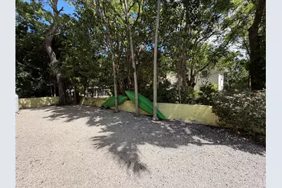 140 S Bay Harbor Drive, Key Largo, FL 33037 - Photo 11