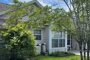 2435 Bentley Dr, Other, FL 34683 - Photo 3