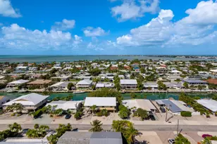 391 10th St, Key Colony, FL 33051 - Photo 7