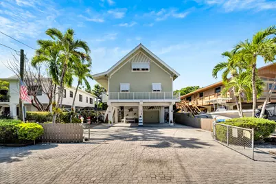 216 Pearl Avenue, Plantation Key, FL 33070 - Photo 1