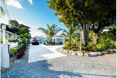 172 Pearl Avenue, Plantation Key, FL 33070 - Photo 1