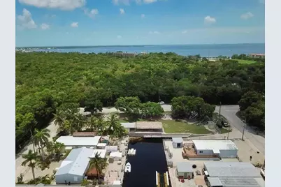 302 Ryan Avenue, Key Largo, FL 33037 - Photo 1