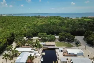 302 Ryan Ave, Key Largo, FL 33037 - Photo 1