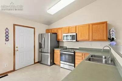 7296 Coral Ridge Drive, Colorado Springs, CO 80925 - Photo 9