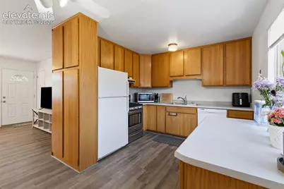 4002 Shelley Avenue, Colorado Springs, CO 80910 - Photo 9