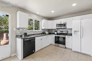 3035 Maverick Dr, Colorado Springs, CO 80918 - Photo 11