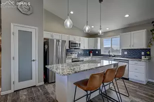 40 E Lyons Dr, Pueblo, CO 81007 - Photo 9