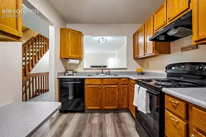 513 Shady Crest Circle, Colorado Springs, CO 80916 - Photo 11
