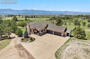 4330 Ridgeway Ln, Colorado Springs, CO 80908 - Photo 3