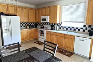 7258 Bonnie Brae Ln, Colorado Springs, CO 80922 - Photo 5